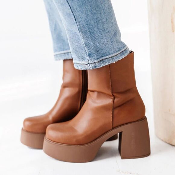 TAN NATURAL PU PLATFORM BOOT - Picture 1 of 9